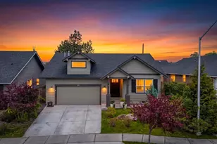 270 NW 33rd St, Redmond, OR 97756 - Photo 1