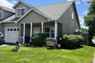 1902 Pebble Way, Medford, OR 97504 - Photo 1