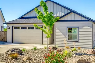 137 Willow Springs Dr, Talent, OR 97540 - Photo 1