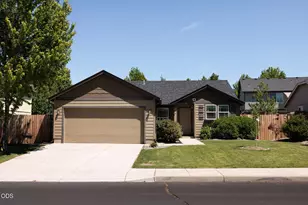 440 SW 31st St, Redmond, OR 97756 - Photo 1