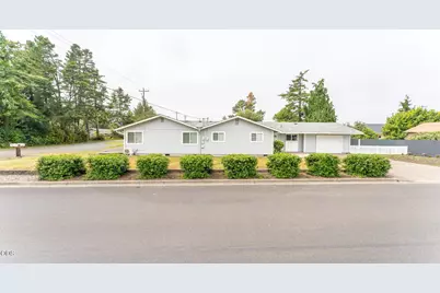 2025 Pine Street, Florence, OR 97439 - Photo 1