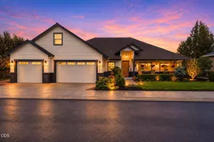 3914 SW Tommy Armour Ln, Redmond, OR 97756 - Photo 1