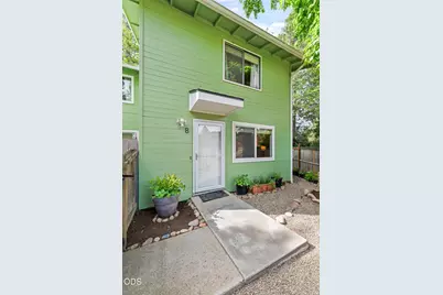 600 W 1st Street #8, Phoenix, OR 97535 - Photo 1