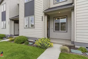 2524 NE Purcell Blvd, Bend, OR 97701 - Photo 1