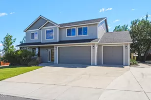 2484 SW 39th St, Redmond, OR 97756 - Photo 1