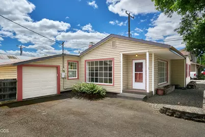 11 S Platt Avenue, Eagle Point, OR 97524 - Photo 1