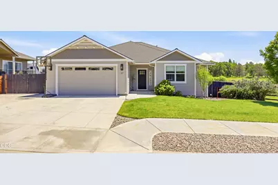37 Terra Linda Court, Eagle Point, OR 97524 - Photo 1