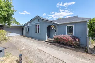 723 NE 12th St, Grants Pass, OR 97526 - Photo 1