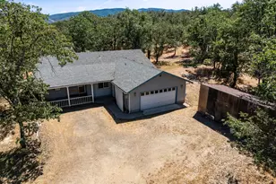8320 Blackwell Rd, Central Point, OR 97502 - Photo 1