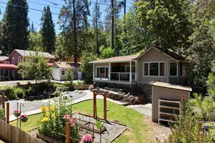 12 Pine St, Shady Cove, OR 97539 - Photo 1