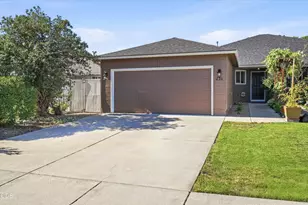 426 Crystal Dr, Eagle Point, OR 97524 - Photo 1