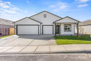 1188 NW Fairway Rd, Madras, OR 97741 - Photo 1