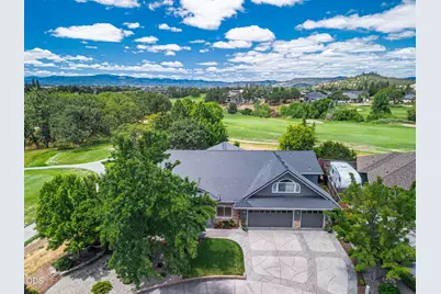 1085 Oak Grove, Eagle Point, OR 97524 - Photo 1