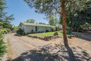 450 Grand Ave, Central Point, OR 97502 - Photo 1