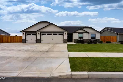 3375 NW Canyon Drive, Redmond, OR 97756 - Photo 1