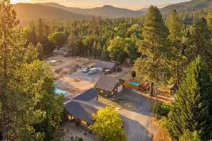 8027 E Evans Creek Rd, Rogue River, OR 97537 - Photo 1