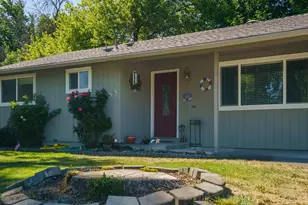 609 E Archwood Dr, Eagle Point, OR 97524 - Photo 1