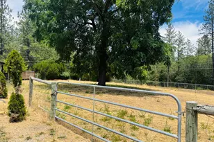 3846 New Hope Rd, Grants Pass, OR 97527 - Photo 1