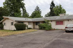 711 SW Rogue River Ave, Grants Pass, OR 97526 - Photo 1
