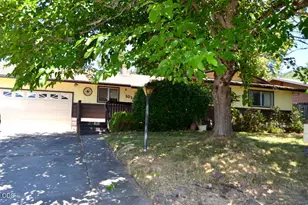 1014 NE Pepperwood Dr, Grants Pass, OR 97526 - Photo 1