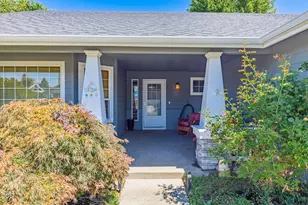 2948 Golden Aspen Dr, Grants Pass, OR 97527 - Photo 1