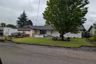 3478 Edella St, Central Point, OR 97502 - Photo 1