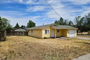 2411 SW Umatilla Ave, Redmond, OR 97756 - Photo 1