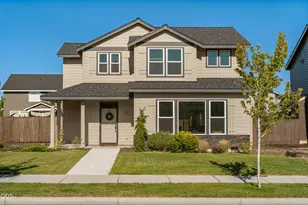 736 NW 27th St, Redmond, OR 97756 - Photo 1
