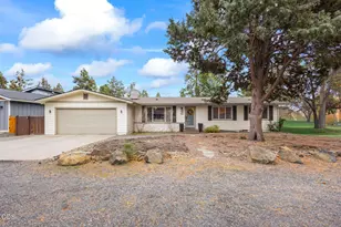 194 SE Cessna Dr, Bend, OR 97702 - Photo 1