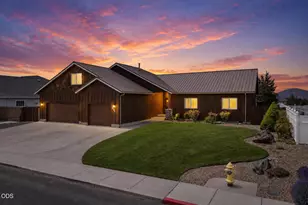 3099 SW Cascade Vista Dr, Redmond, OR 97756 - Photo 1