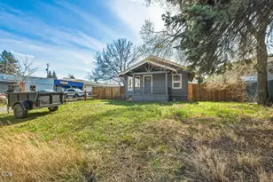 225 SE Vine Ln, Bend, OR 97702 - Photo 1