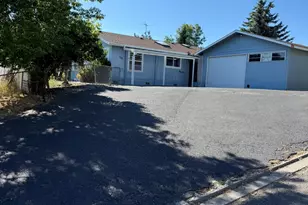 140 N Wendling St, Klamath Falls, OR 97601 - Photo 1