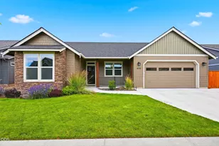 406 SE Sumner Dr, Prineville, OR 97754 - Photo 1