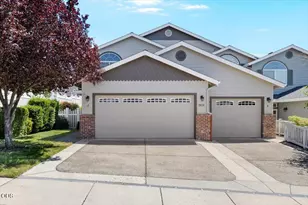 1508 Hollyhock Dr, Medford, OR 97504 - Photo 1