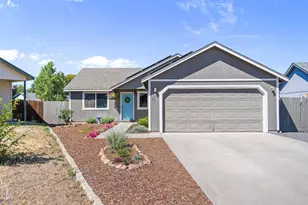 1215 SW 32nd Ct, Redmond, OR 97756 - Photo 1