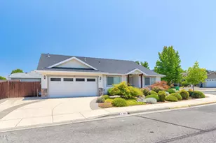 101 SE Yorktown Dr, Grants Pass, OR 97527 - Photo 1