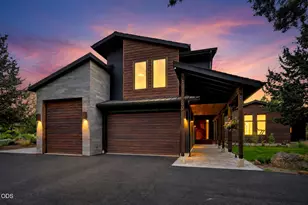 19700 Sunshine Way, Bend, OR 97702 - Photo 1
