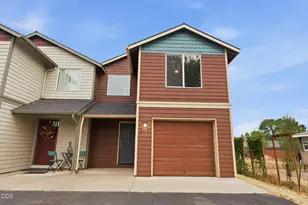 2213 SW 22nd St, Redmond, OR 97756 - Photo 1