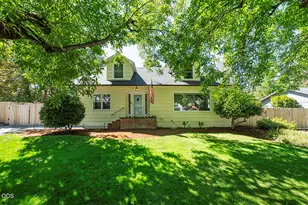 736 NW 3rd St, Grants Pass, OR 97526 - Photo 1