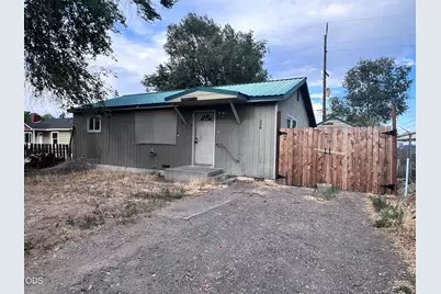 226 SE Jackson Street, Redmond, OR 97756 - Photo 1