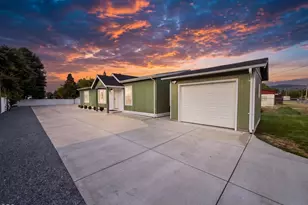 788 Garfield St, Medford, OR 97501 - Photo 1