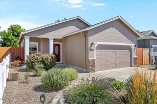 1084 Katie Mae Dr, Medford, OR 97501 - Photo 1