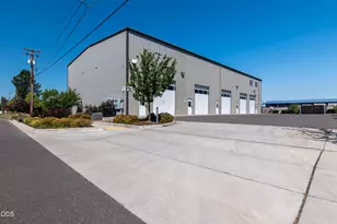 5681 Crater Lake Hwy, Medford, OR 97504 - Photo 1