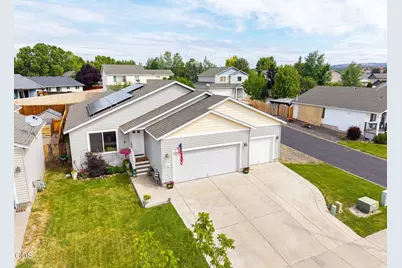 725 NE Robin Place, Prineville, OR 97754 - Photo 1