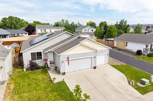 725 NE Robin Pl, Prineville, OR 97754 - Photo 1