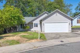 26 SW Leonard St, Grants Pass, OR 97526 - Photo 1