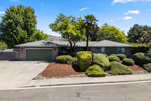 1142 Tara Cir, Medford, OR 97504 - Photo 1