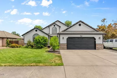 741 Lynn Lane, Central Point, OR 97502 - Photo 1