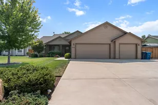 1950 NW Nickernut Ct, Redmond, OR 97756 - Photo 1