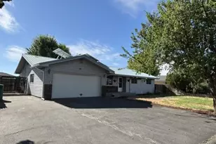 5463 Eastwood Dr, Klamath Falls, OR 97603 - Photo 1